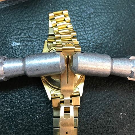 adjust clasp on z rolex|rolex rubber strap adjustment.